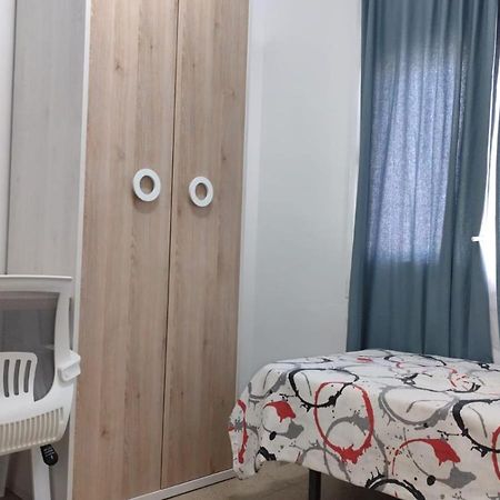 Hostal Ideal Gavà Kültér fotó