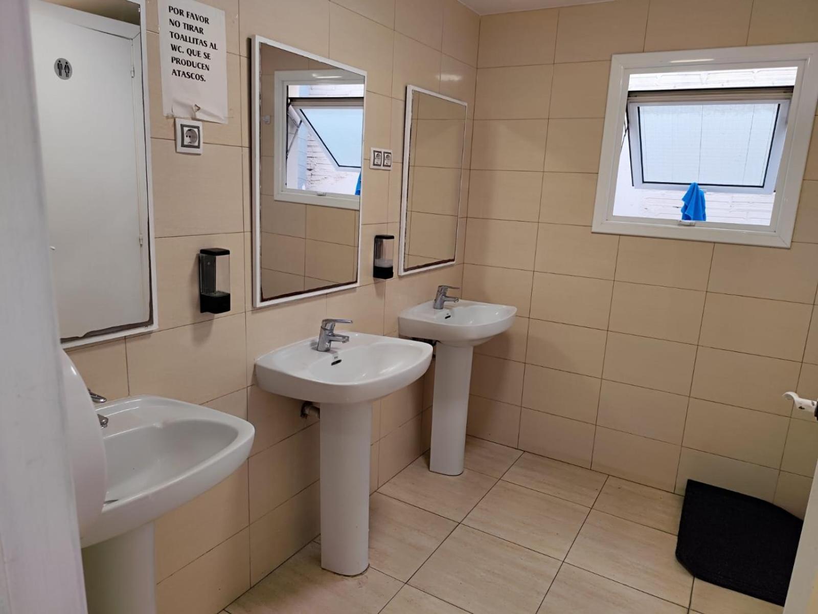 Hostal Ideal Gavà Kültér fotó